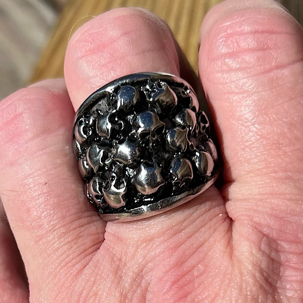 - Multi-skull Wide Ring! NEW! - Picture 2 of 10